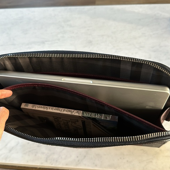 Burberry Zip Pouch / laptop sleeve - Picture 11 of 11